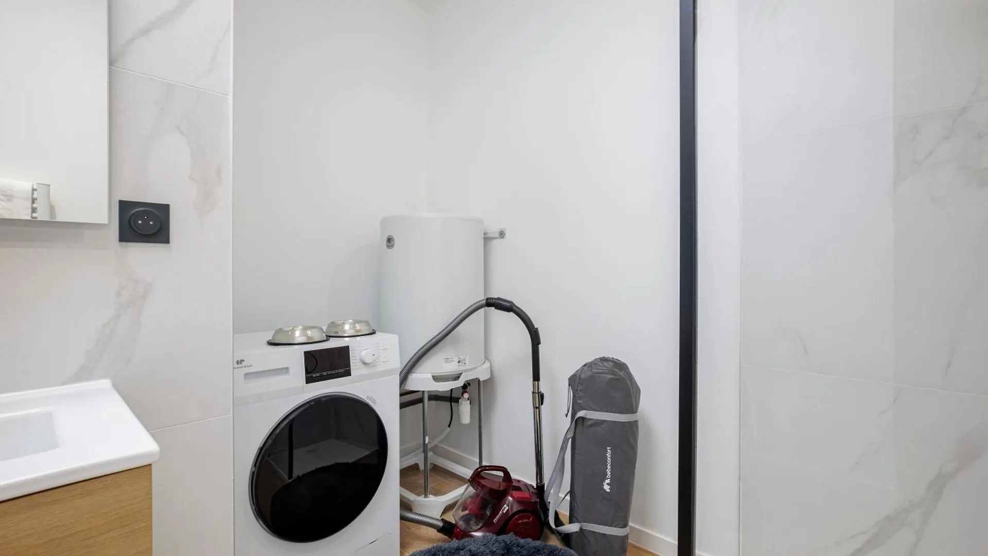 Suite Privee Dans Chateau & Domaine, 15Min De Lyon Vourles 0*,  France