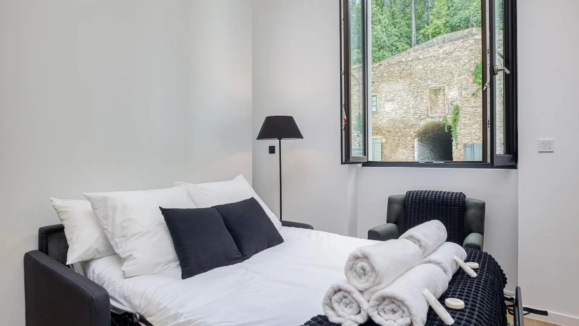 Apartment Suite Privee Dans Chateau & Domaine, 15Min De Lyon Vourles